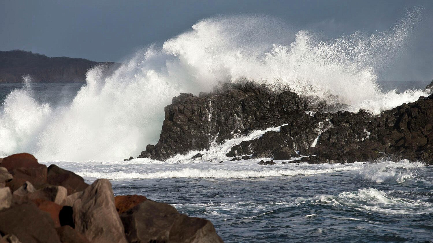 Спасатели предупредили о четырехметровых волнах у острова Итуруп