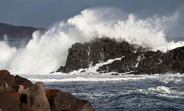 Спасатели предупредили о четырехметровых волнах у острова Итуруп