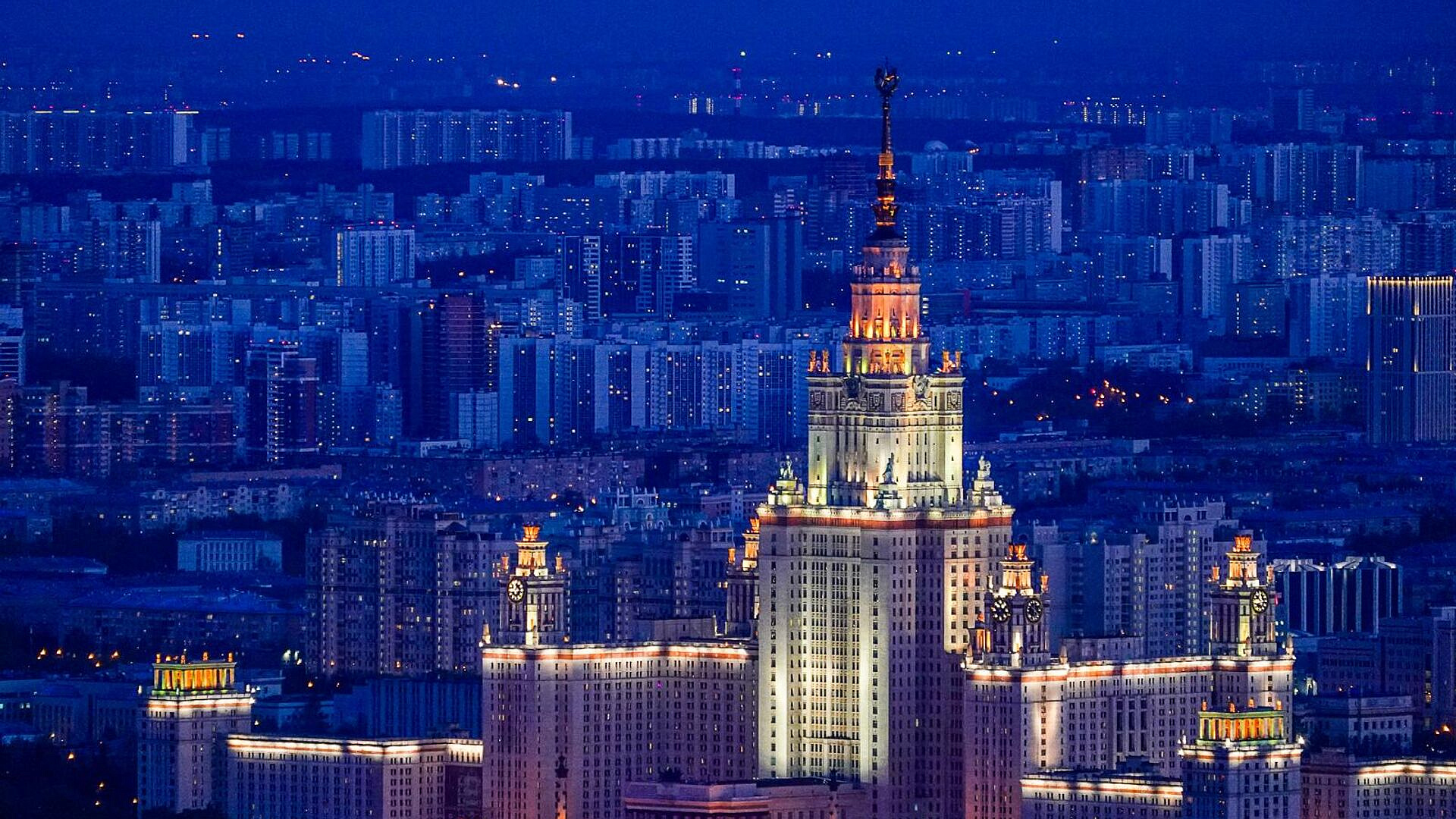 Отчисленного студента МГУ, собиравшего деньги на ВСУ, вышлют из России