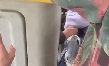 В Красногорске водитель автобуса пытался залезть девочке под куртку