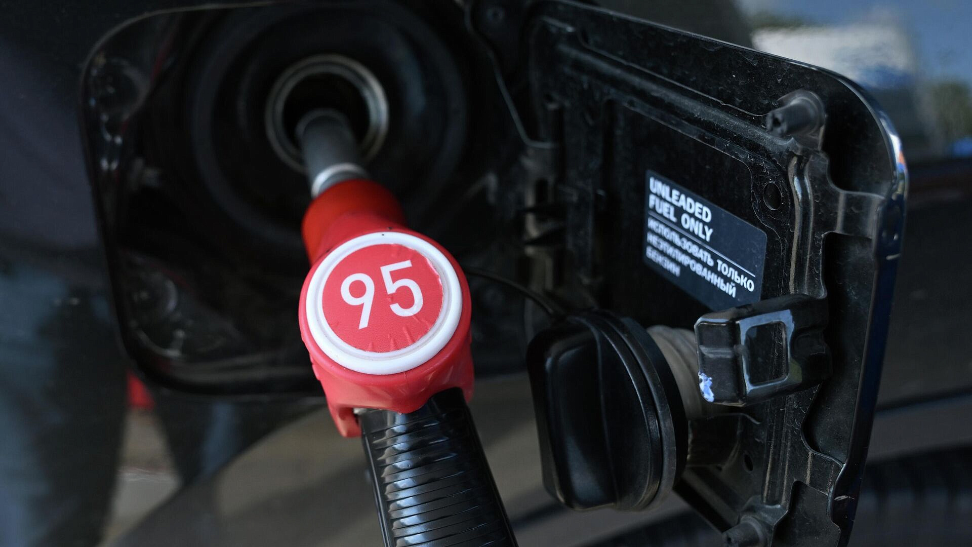 Галлон бензина в США за сутки подорожал в среднем почти на два цента