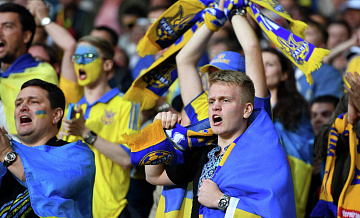 УЕФА оштрафовал Украину за антироссийский баннер