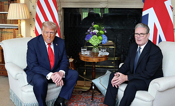 Стармер обсудил с Трампом "сдерживание" России на Крайнем Севере