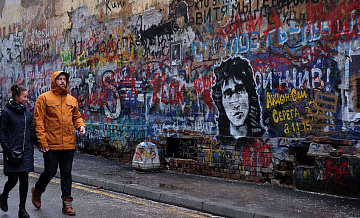 Художник рассказал, как решил закрыть граффити "Техник" на стене Цоя