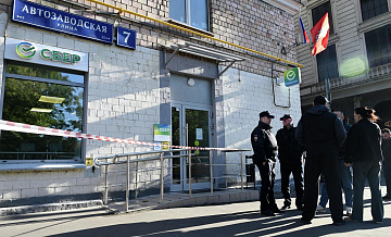 Сотрудника банка, обвиняемого в убийстве начальницы, доставили в суд