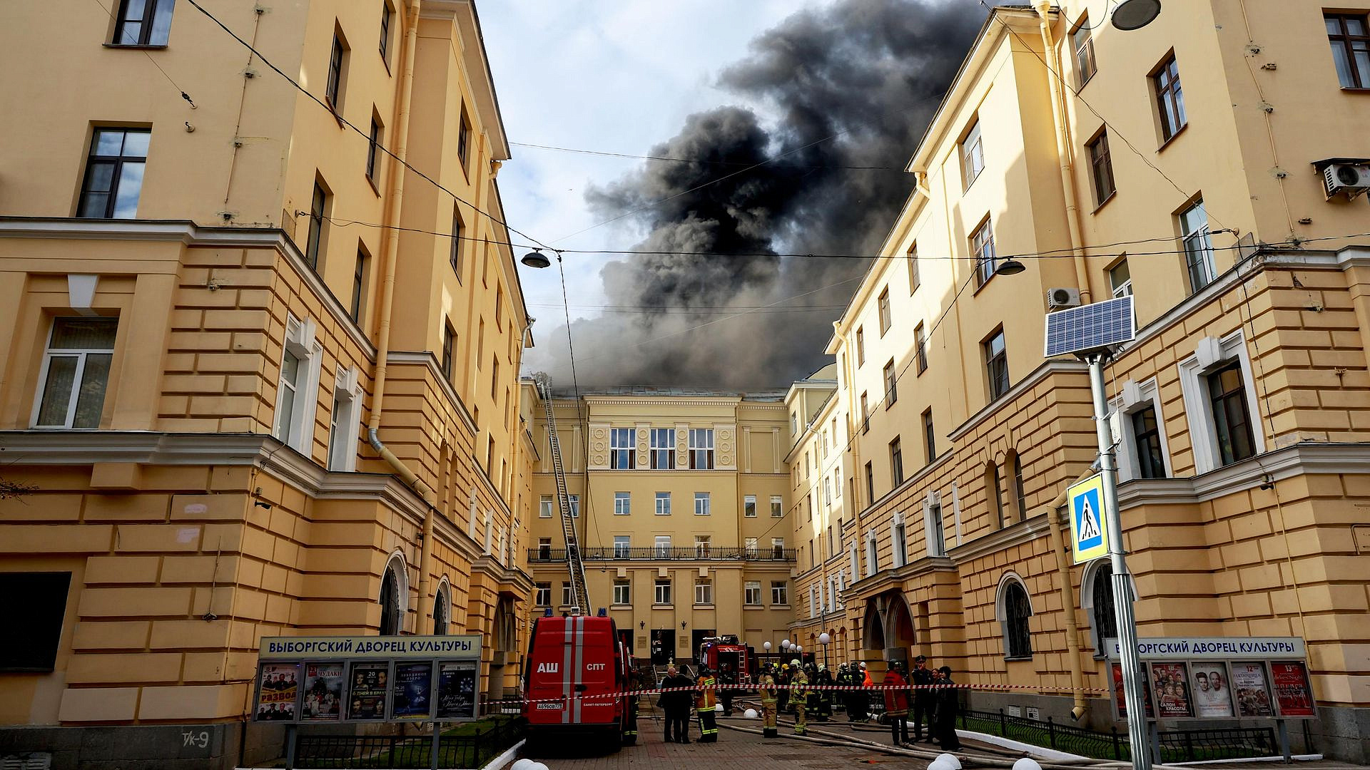 В Петербурге после пожара в ДК практически не пострадали костюмы и реквизит
