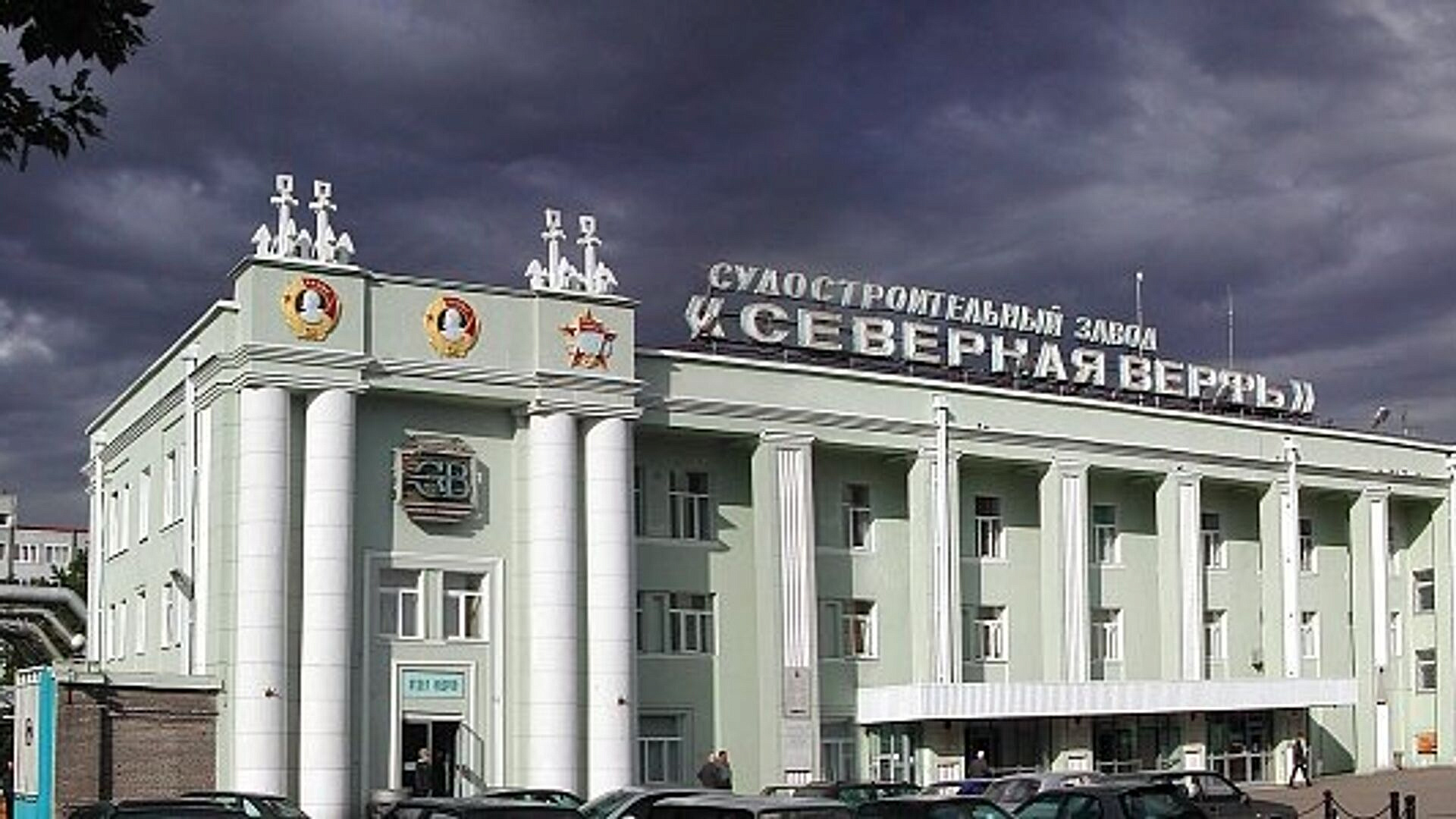 Новый траулер спустили на воду на судостроительном заводе "Северная верфь"