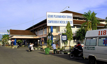 Число погибших при столкновении поездов в Индонезии возросло до семи