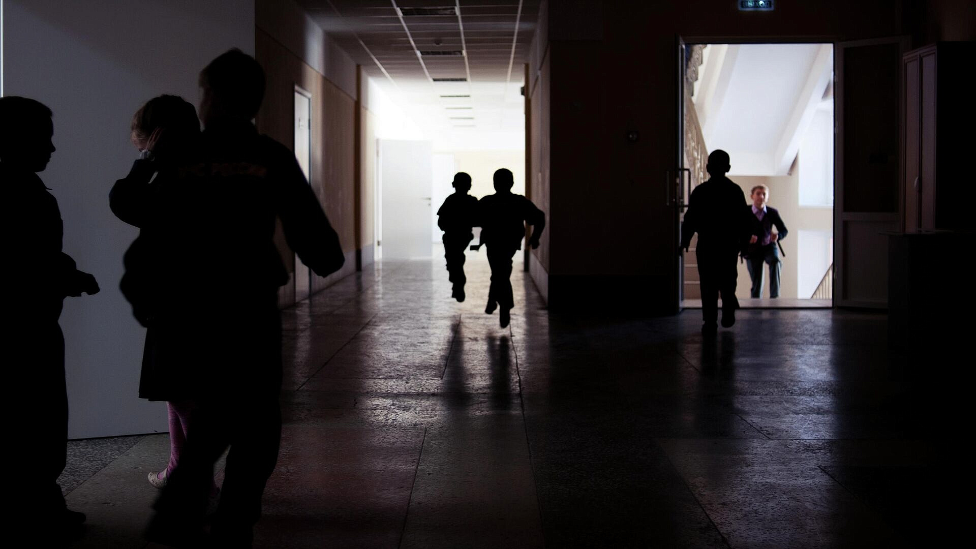 Прокуратура проверит следствие по делу парня, зашедшего с ножом в школу