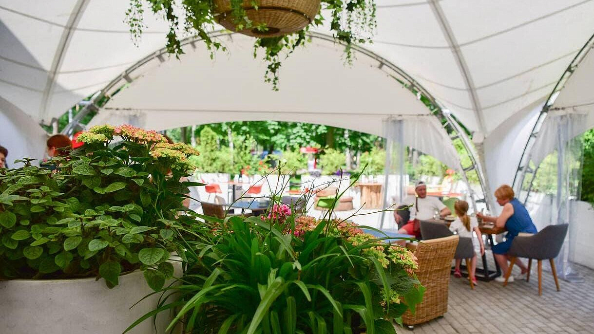 Летние кафе в Подмосковье начнут работу во второй половине апреля