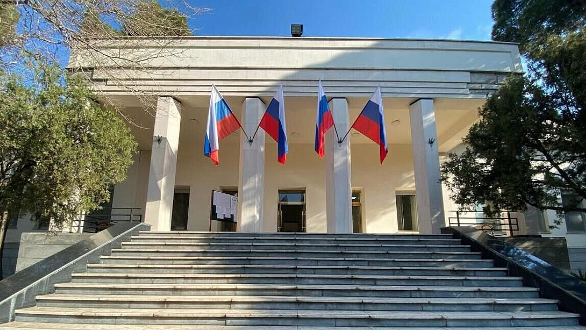 Ситуация вокруг посольства России в Иране спокойная 