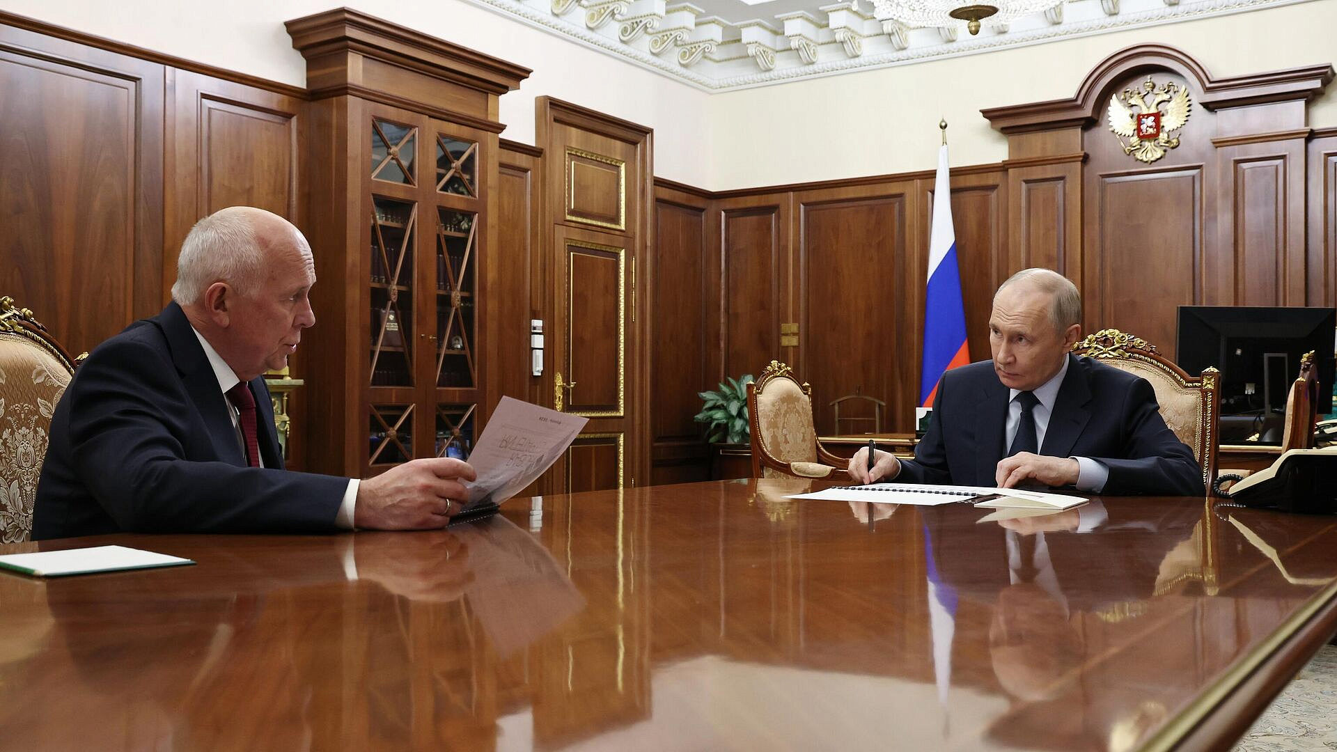 Путину рассказали о технологии поиска пропавших людей и преступников