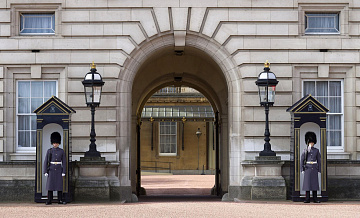 Букингемский дворец не предупреждали об аресте экс-принца Эндрю, пишут СМИ