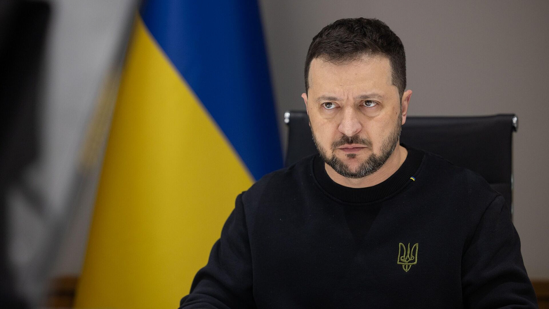 Офис Зеленского не может переключить внимание с "пленок Миндича", пишут СМИ