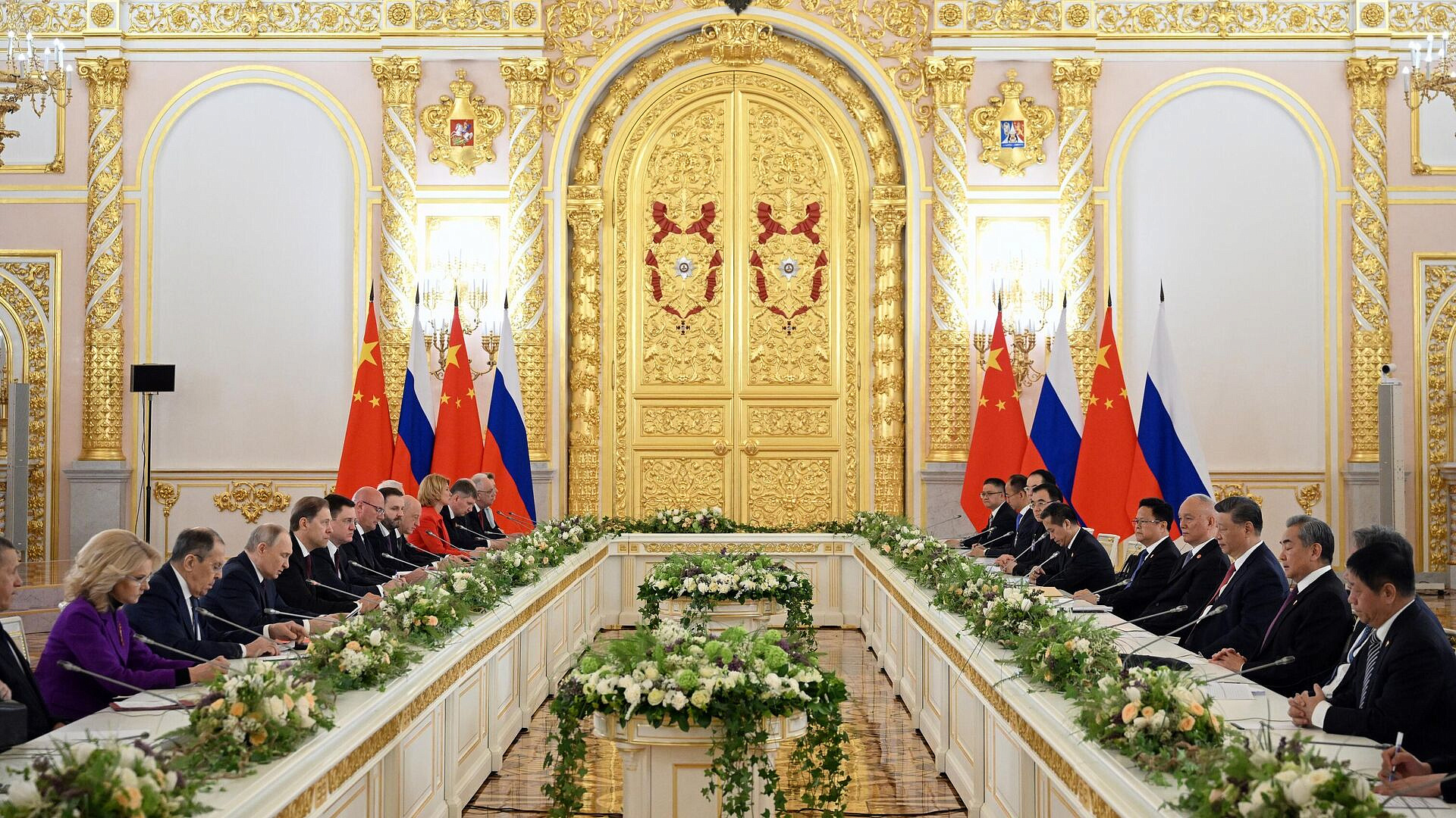 Россия и КНР отметили необходимость сотрудничества в военных технологиях ИИ