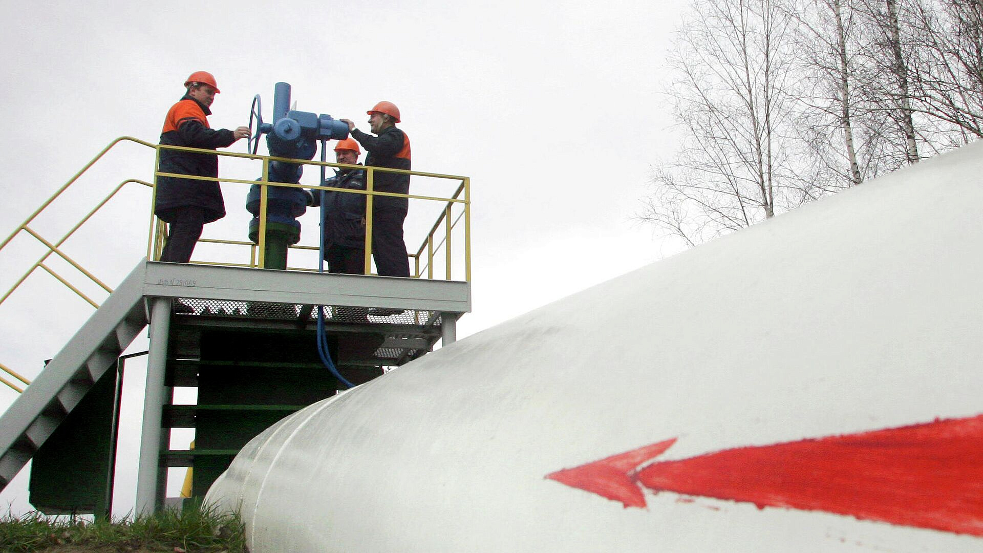 Киев ожидает возобновления прокачки нефти по "Дружбе" во вторник, пишут СМИ