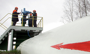 Киев ожидает возобновления прокачки нефти по "Дружбе" во вторник, пишут СМИ