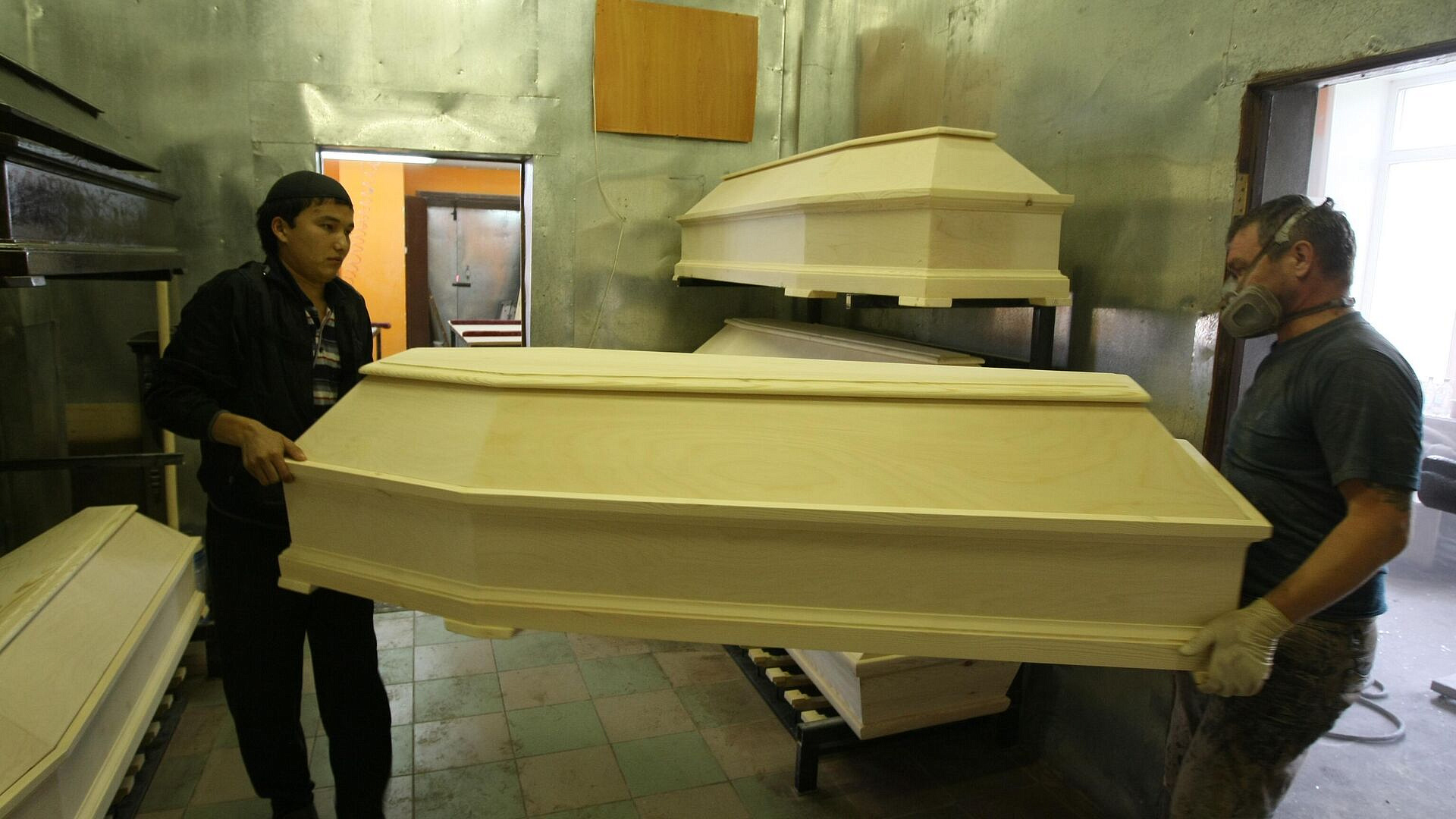 Директор крематория рассказал, что делают, чтобы не перепутать прах умерших