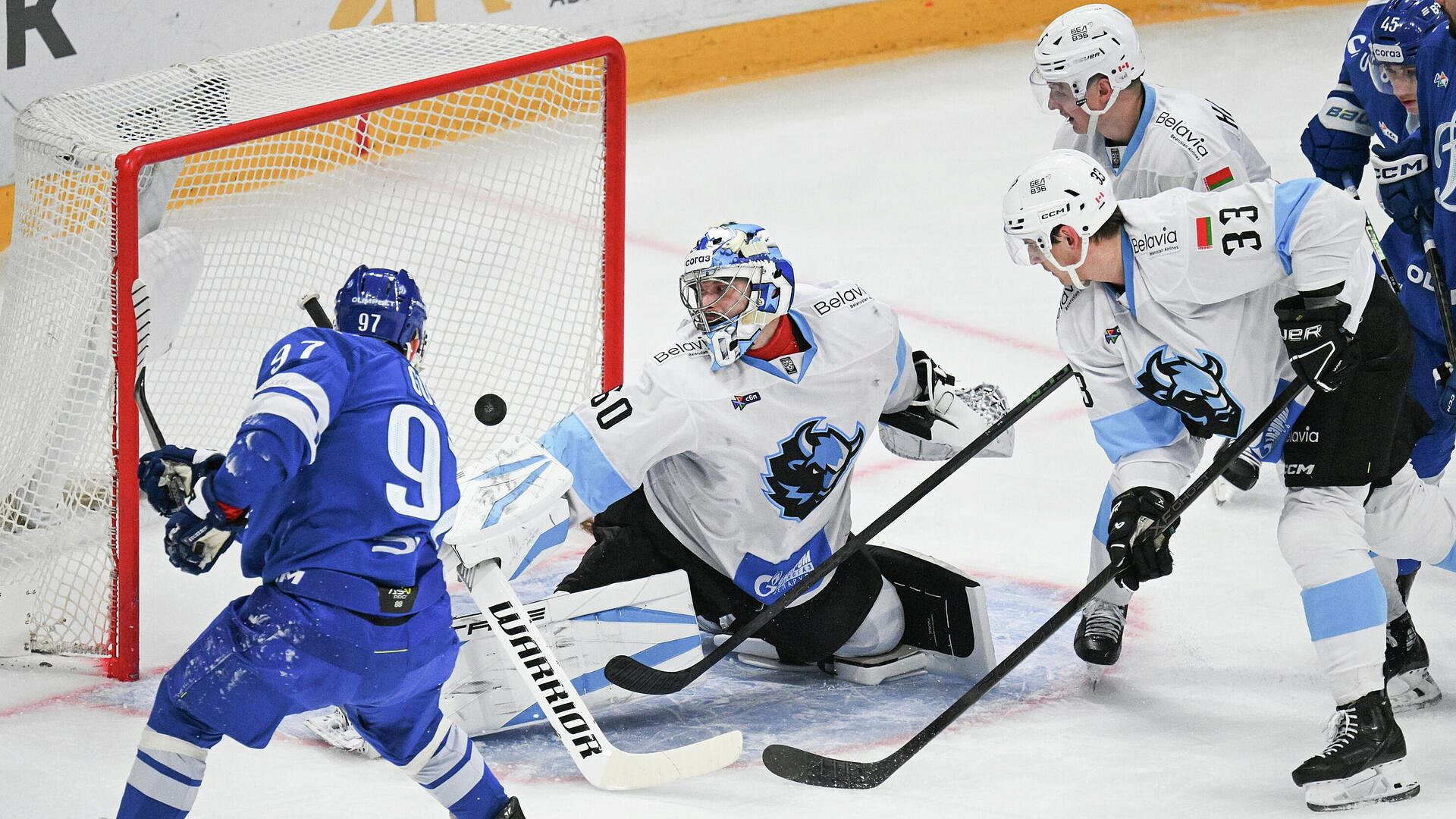 Московское "Динамо" впервые в сезоне КХЛ победило "Динамо" из Минска