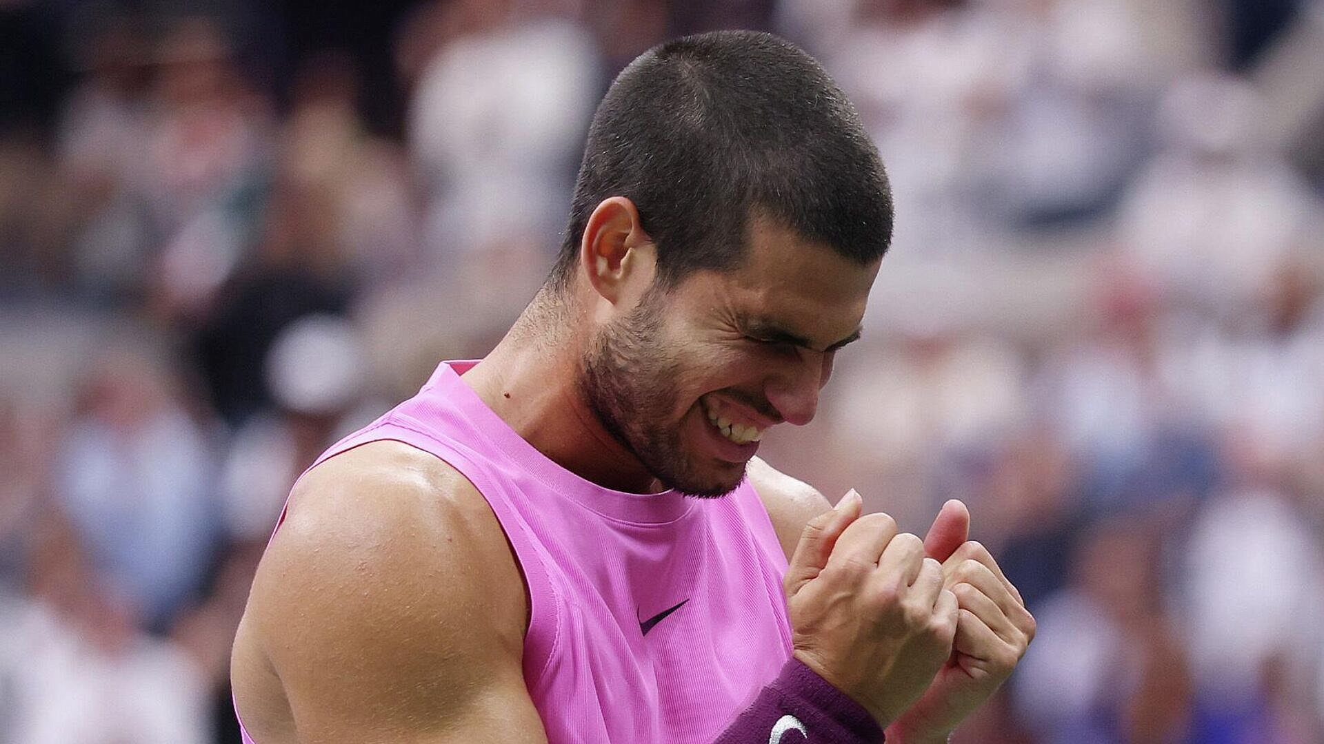 Алькарас одержал победу на старте турнира в Дохе