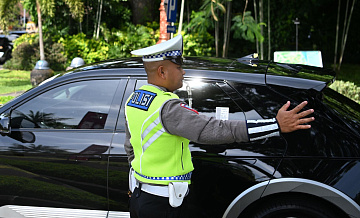 Украинку выдворили с Бали за антироссийскую акцию