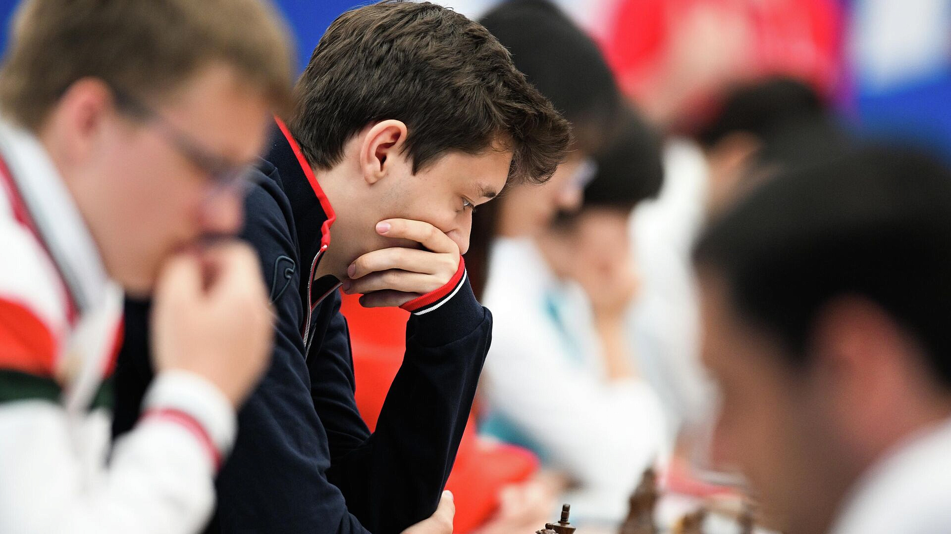 Гроссмейстер Есипенко сыграл вничью в 12-м раунде турнира претендентов