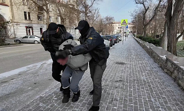 ФСБ показала видео задержания жителя Севастополя, планировавшего теракт