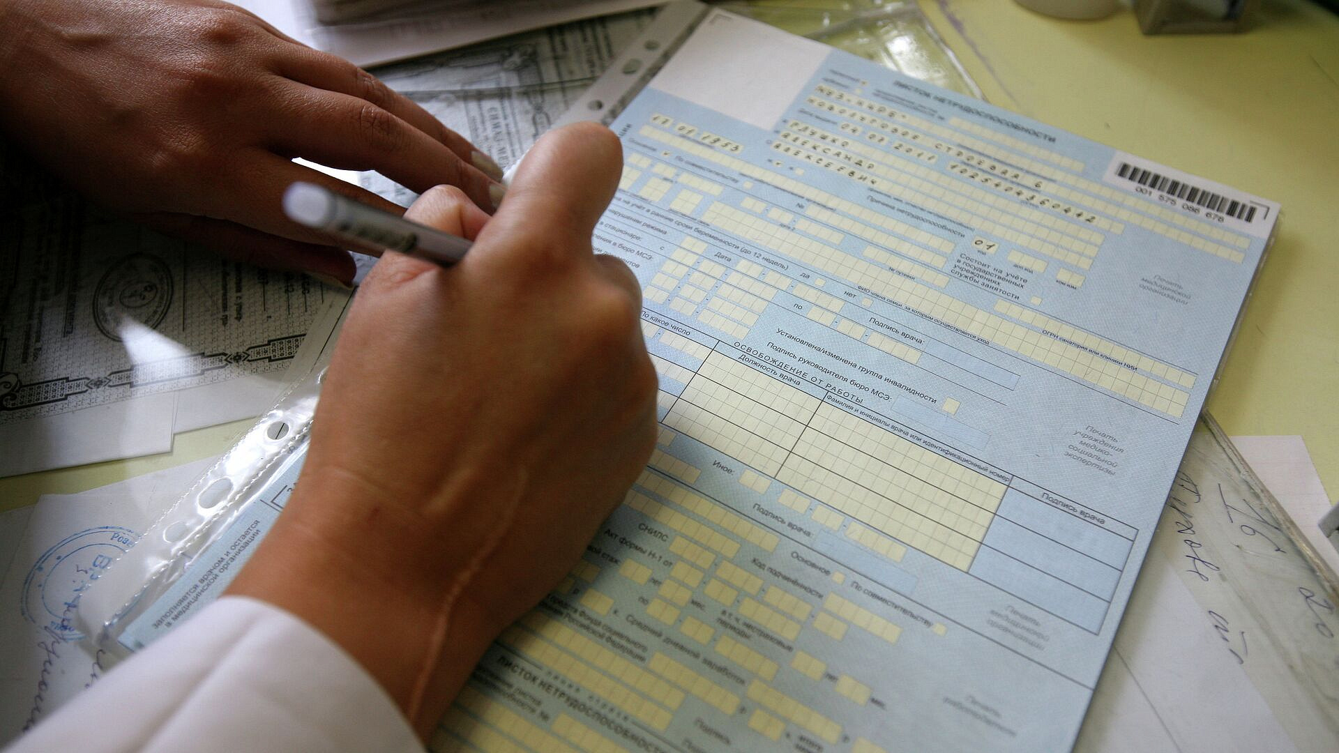 Минздрав планирует изменить правила оформления больничных для родителей