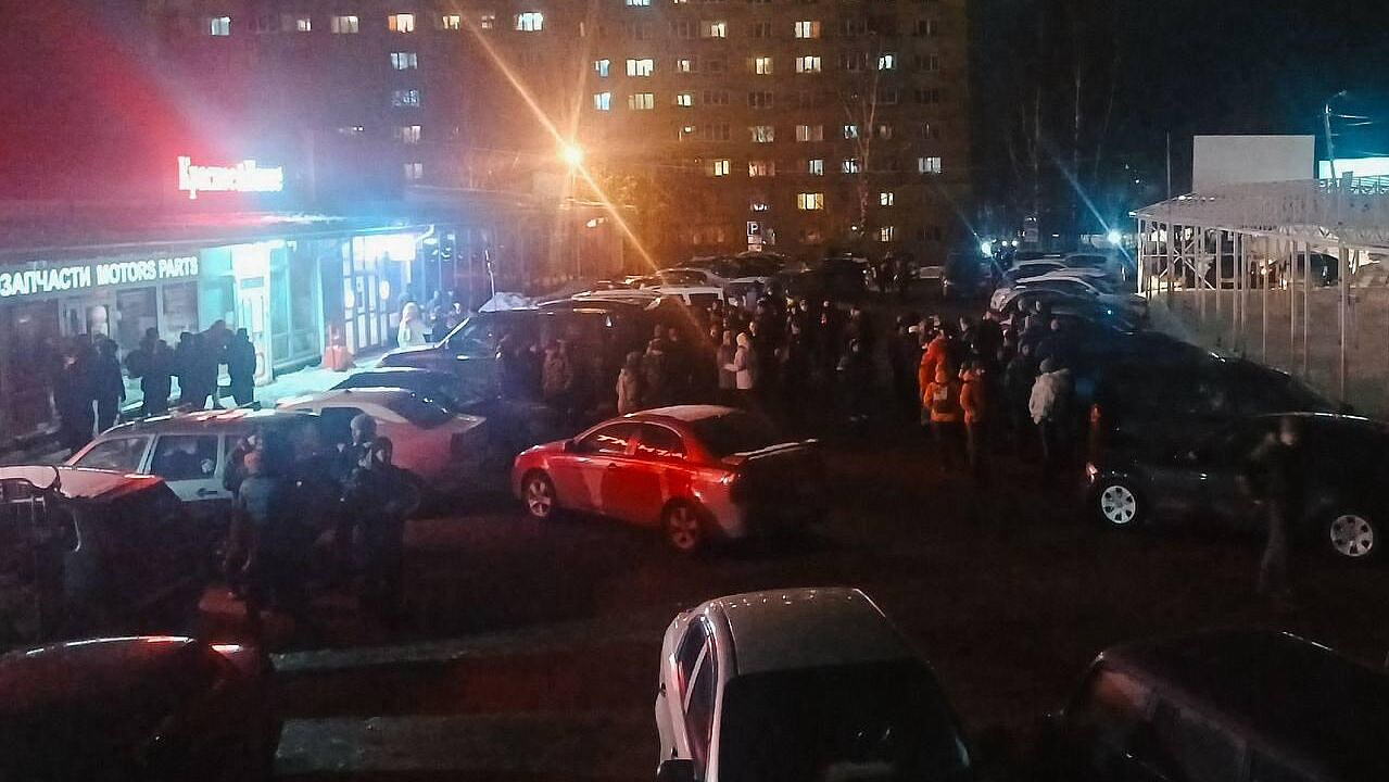 Найденную в Смоленске девочку осматривают медики