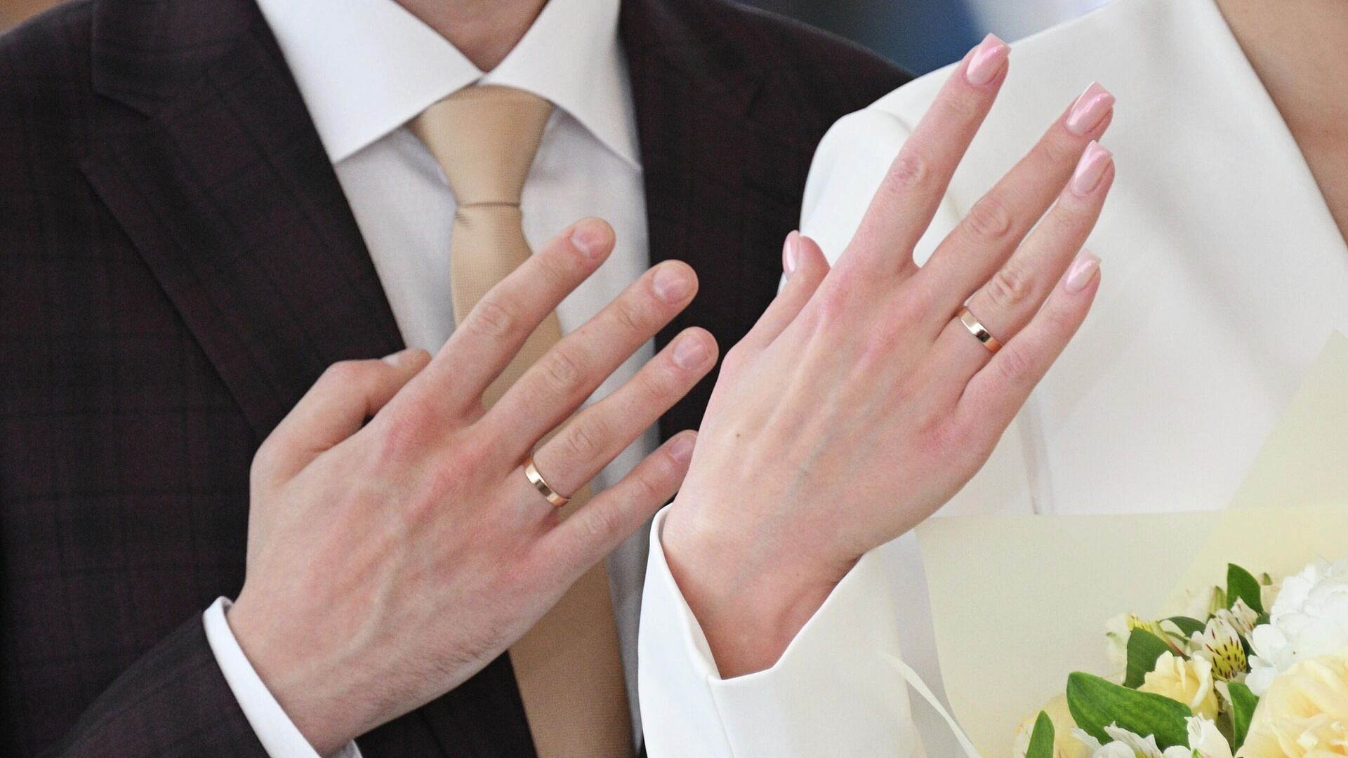 Почему свадьбу Бородача Лу с русской женщиной широко обсуждают в Китае