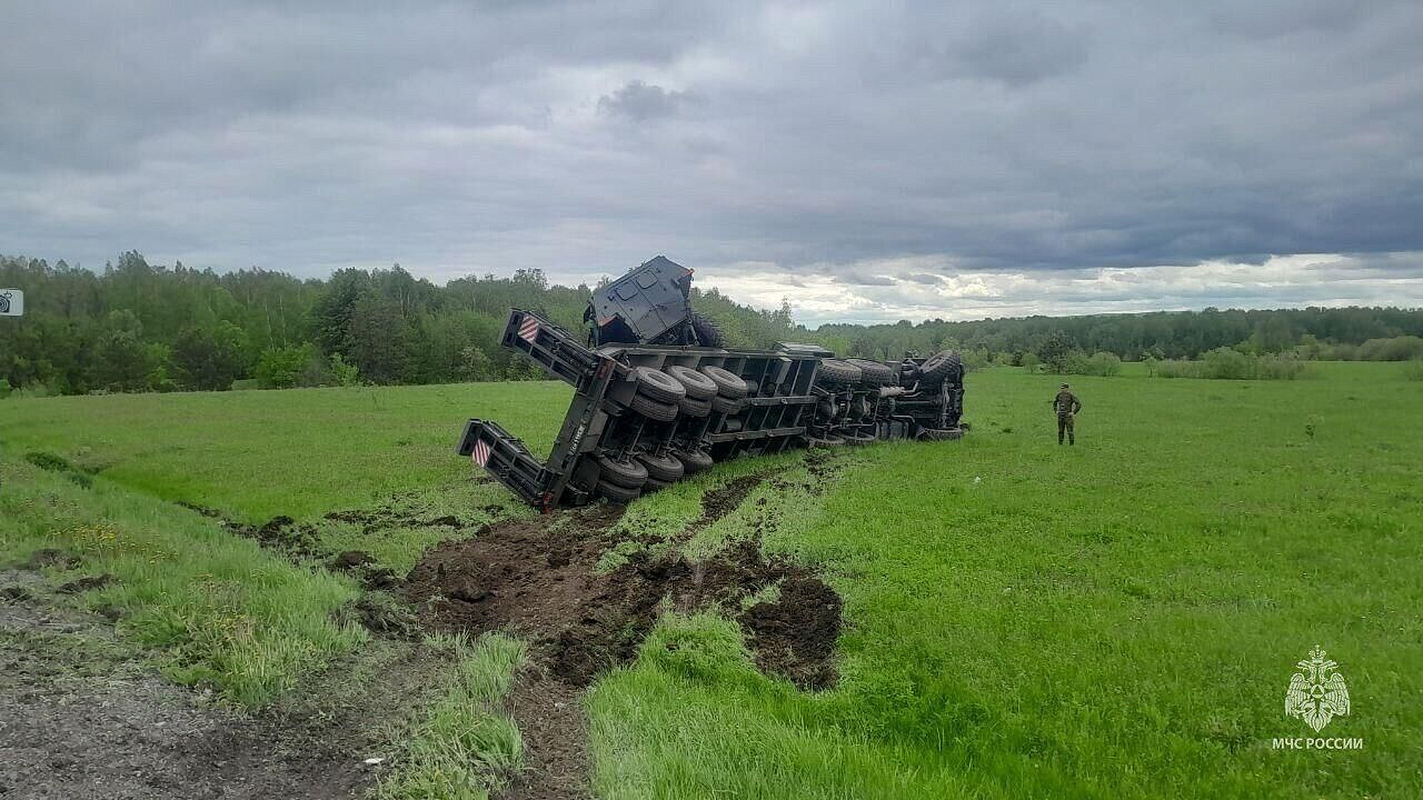 В Башкирии грузовик с военной бронетехникой попал в ДТП