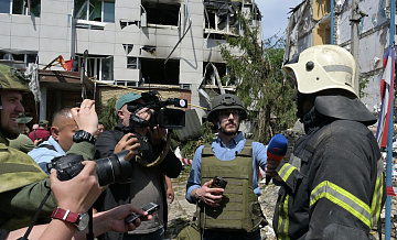 Украина ничего не может без поддержки Запада, заявил американских журналист