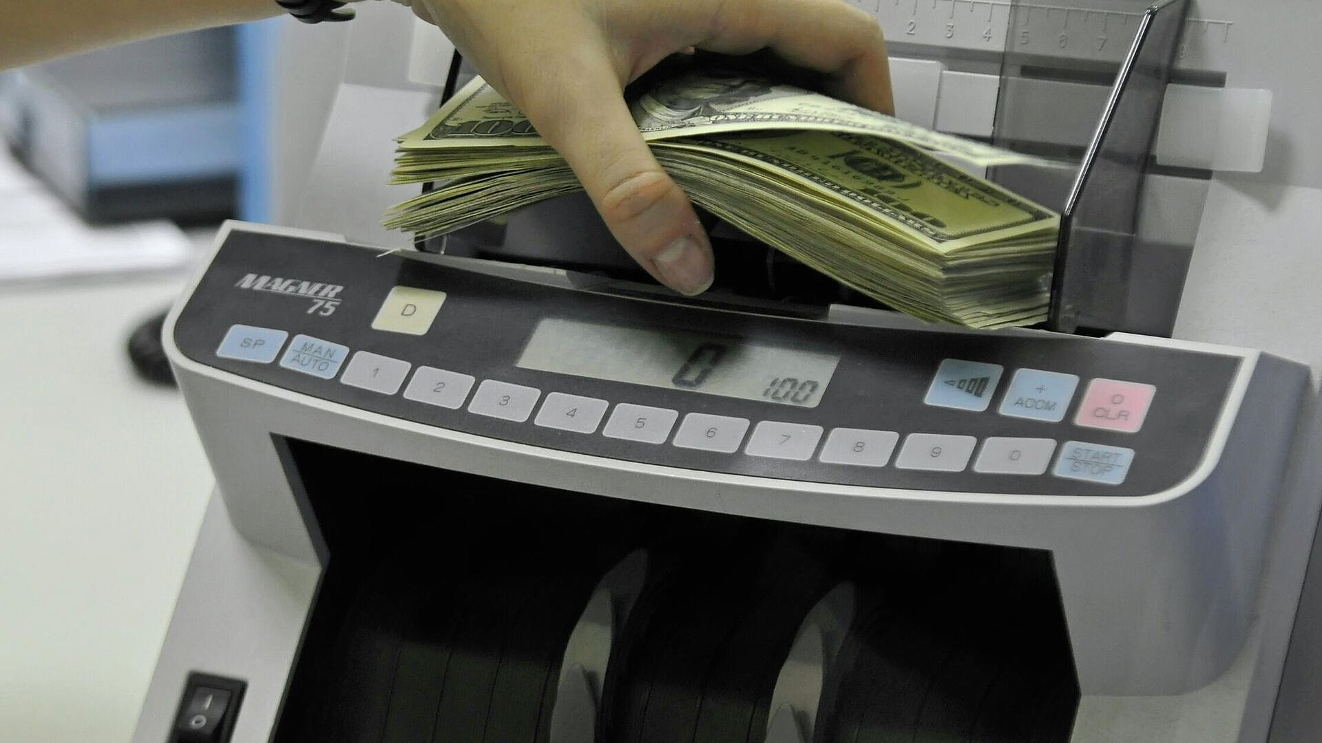 Россиян предупредили об обмане при обмене валюты через мессенджер