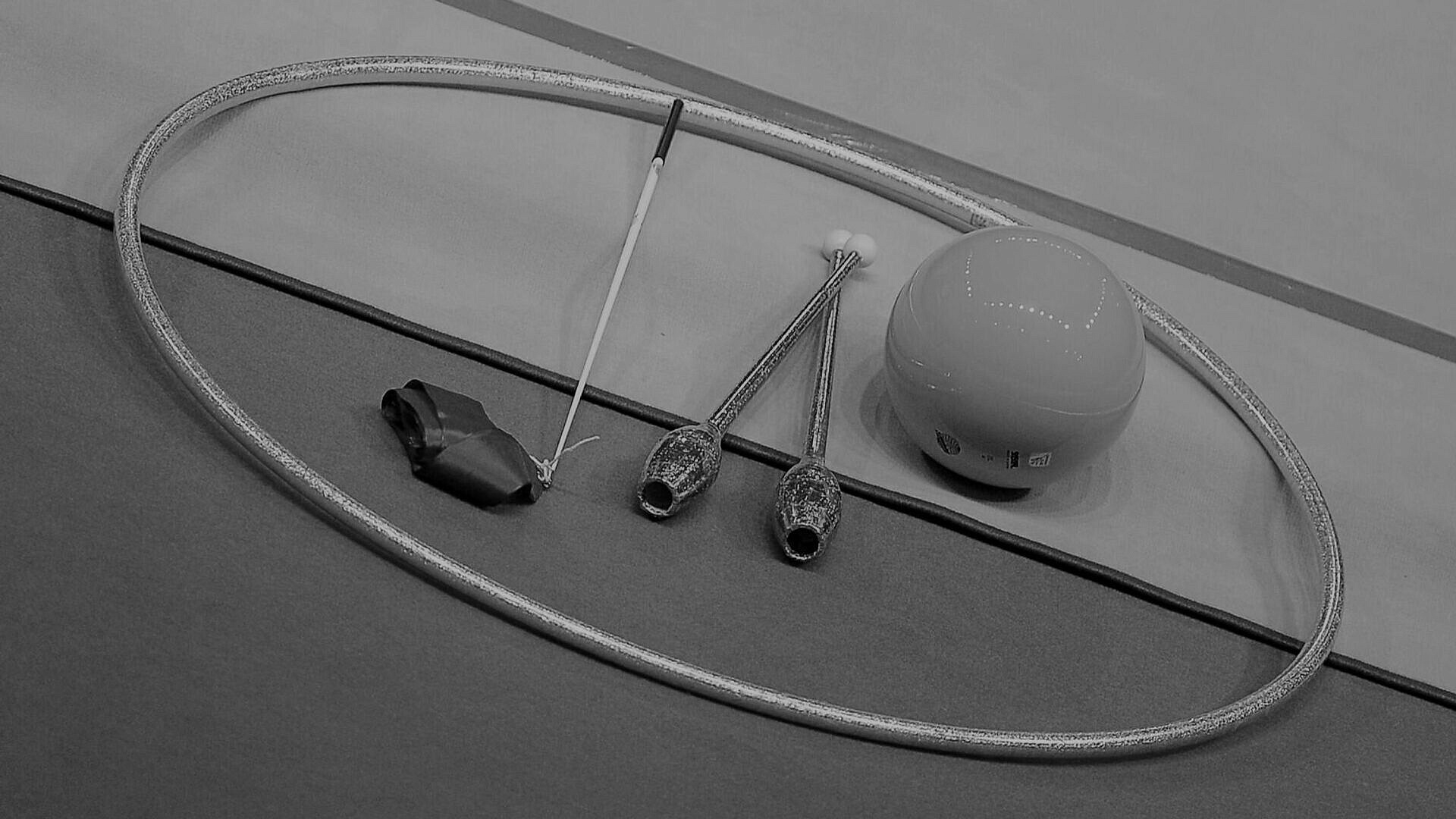 Российские гимнастки одержали победу в упражнениях с обручами и булавами