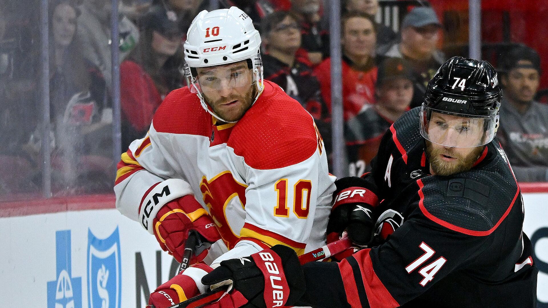 "Калгари" обыграл "Каролину" в матче НХЛ