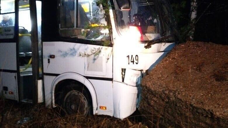 В Ленинградской области арестовали водителя врезавшегося в фуру автобуса