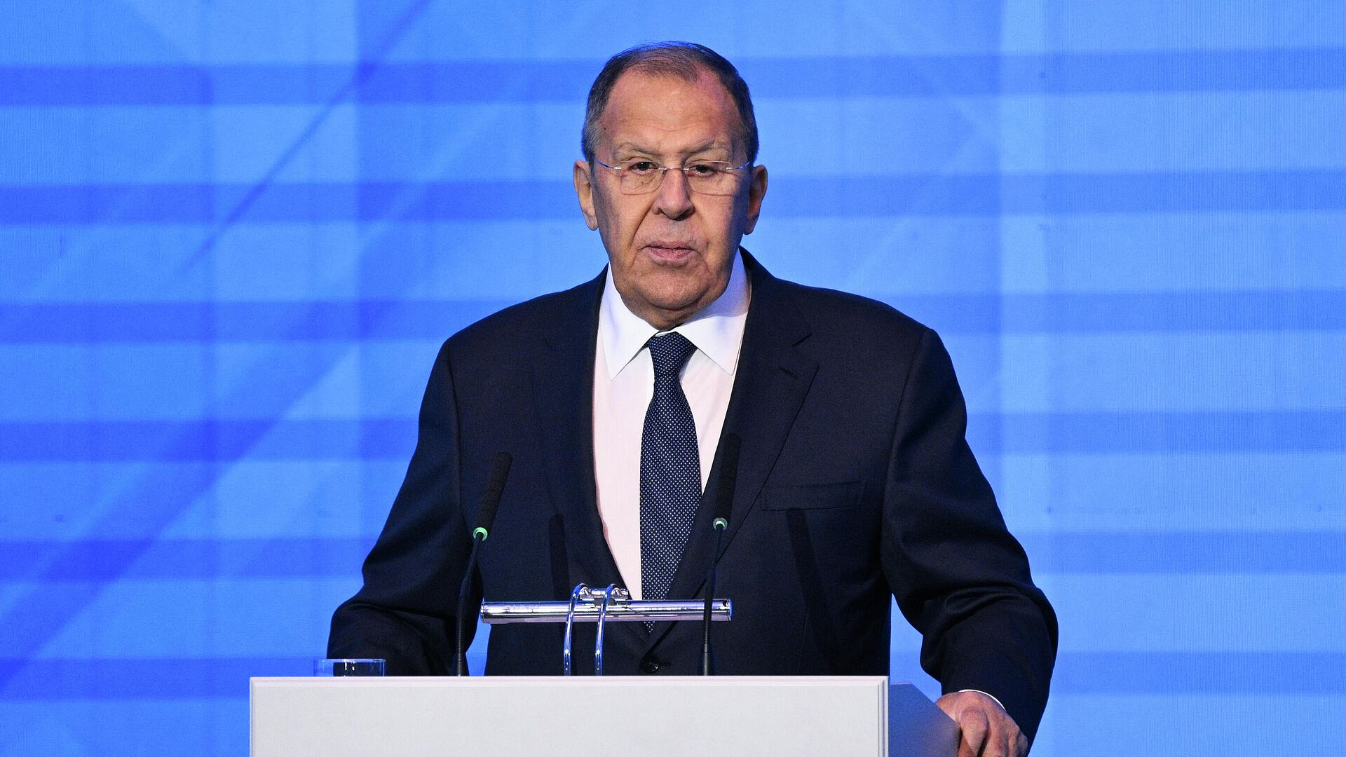 Лавров назвал ШОС и БРИКС объединениями нового типа без бюрократии