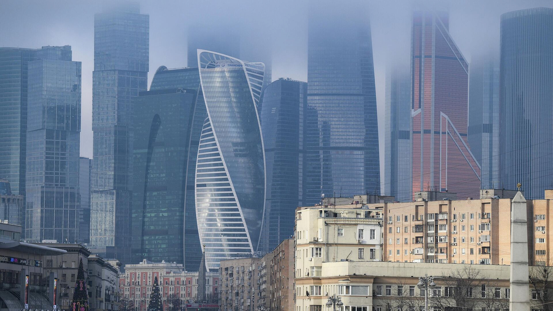 Синоптик рассказал, когда в Москве рассеется туман