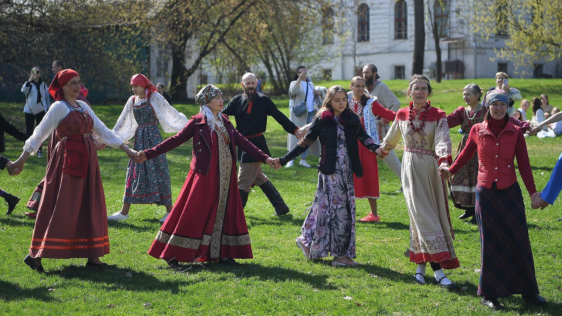 Красная горка в 2026 году: какого числа и что это за праздник