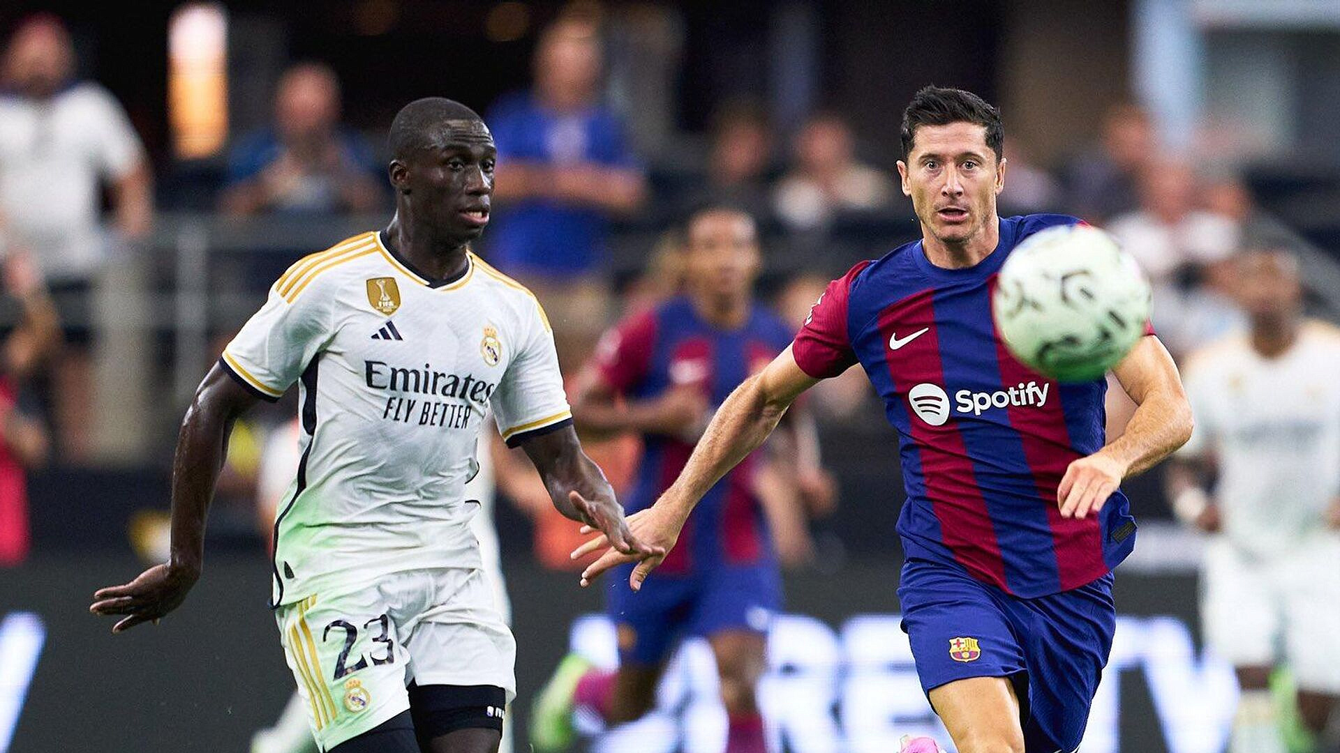 Игрок "Реала" Менди выбыл на неопределенный срок из-за повреждения 