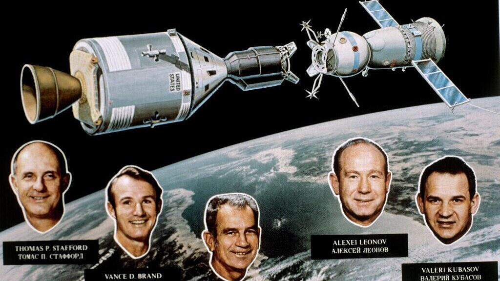 Мединский объяснил смысл новой обложки учебника по истории