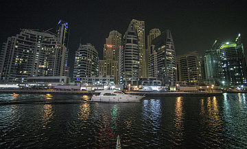 В Дубае отдыхающие вышли на вечерний променад после работы ПВО