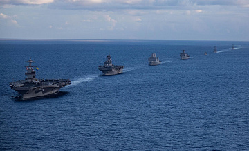 Авианосная ударная группа США движется на Ближний Восток, пишут СМИ