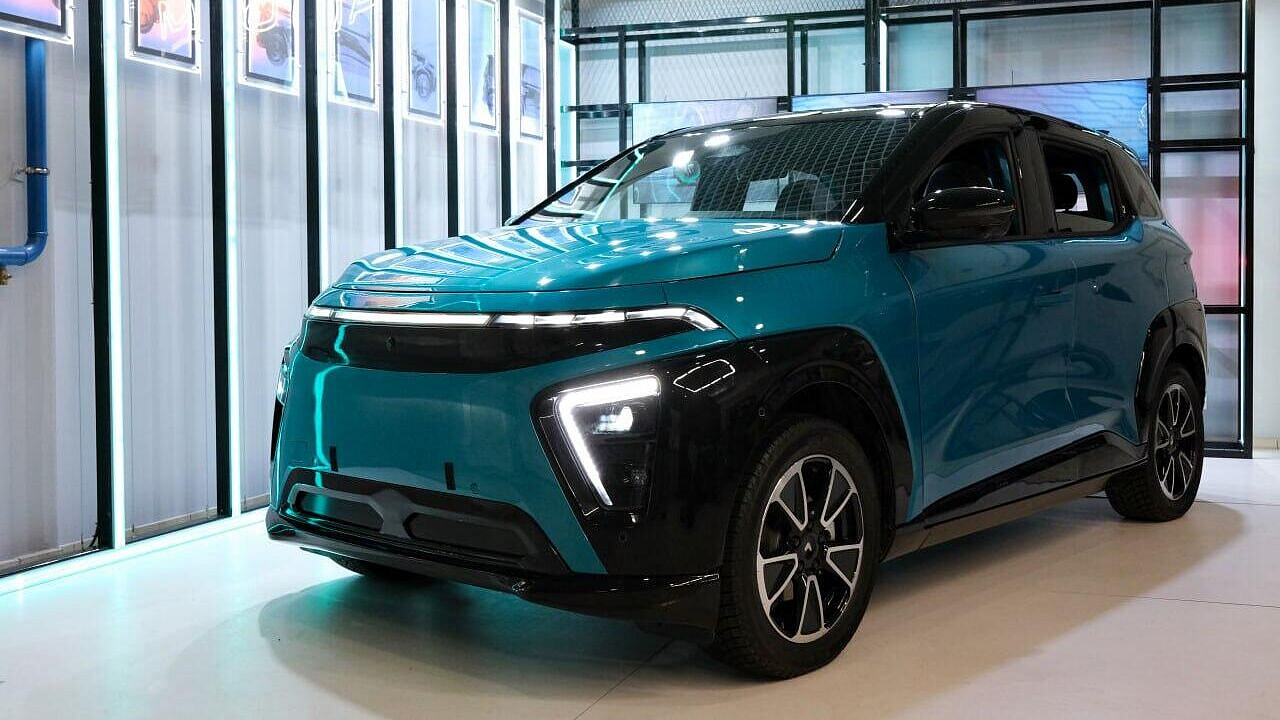 Предсерийный электромобиль "Атом" впервые проехал по московским улицам