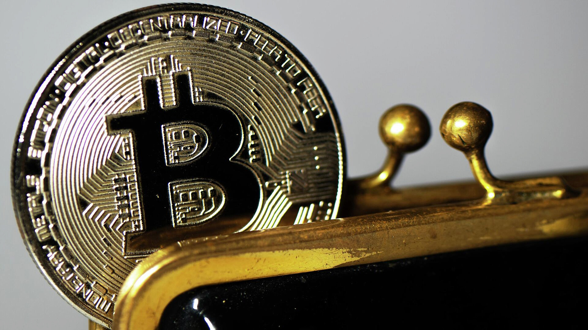 Южнокорейская биржа по ошибке раздала пользователям 620 тысяч биткоинов