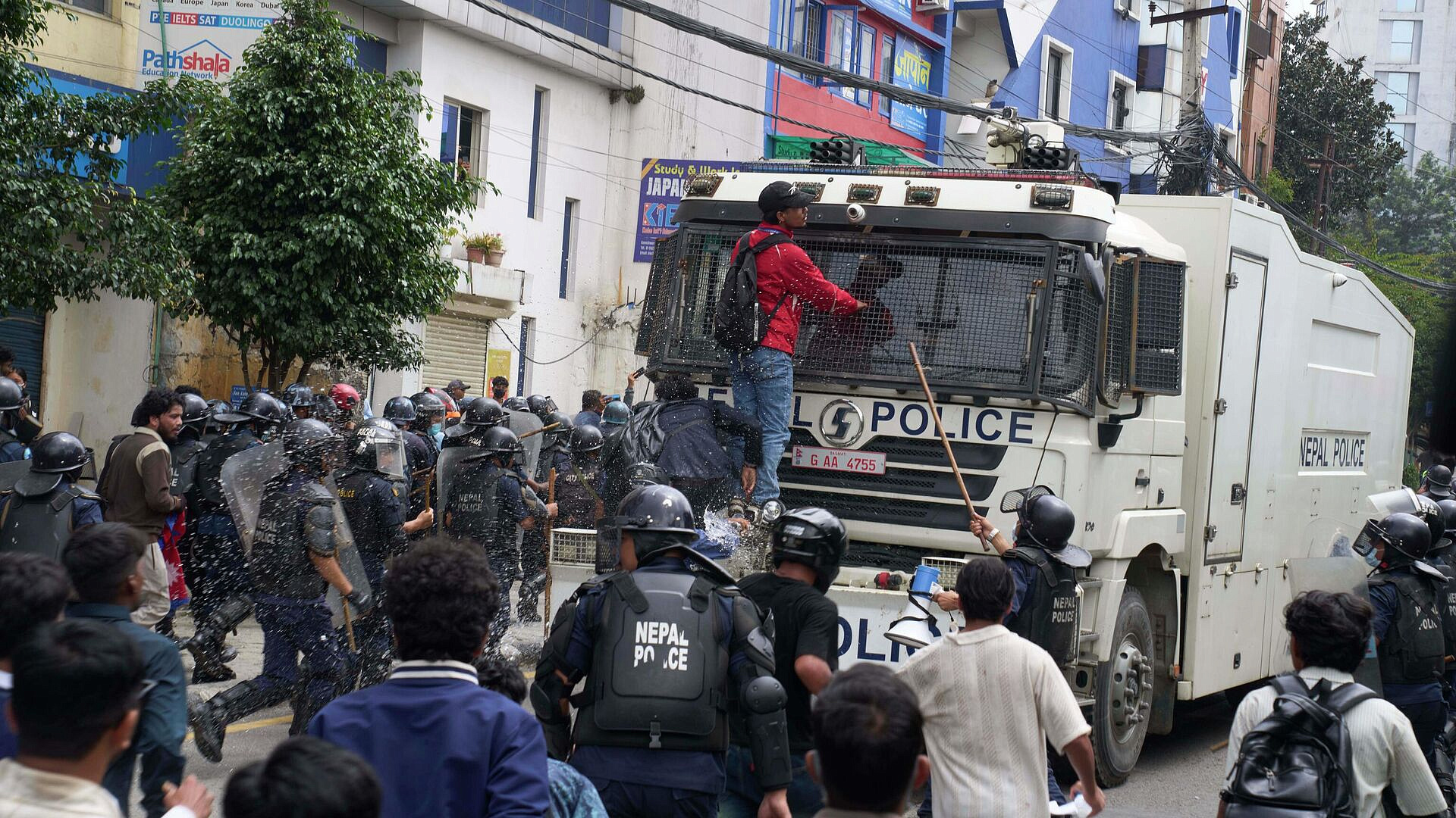 В Непале оппозиция призвала премьера уйти в отставку