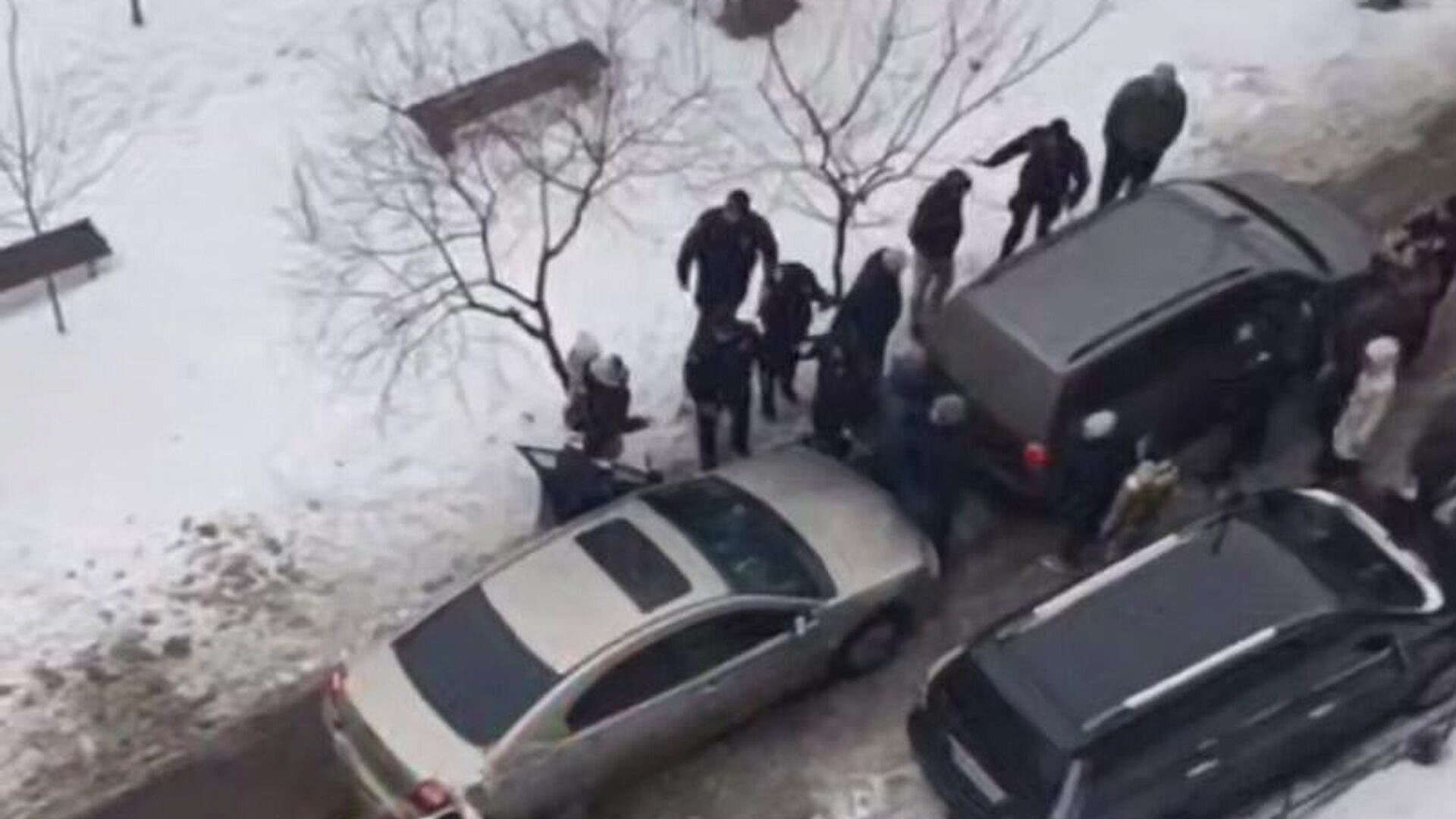 В Ровно машины заблокировали автобус ТЦК и помогли сбежать мобилизованным