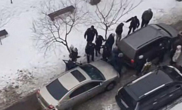 В Ровно машины заблокировали автобус ТЦК и помогли сбежать мобилизованным