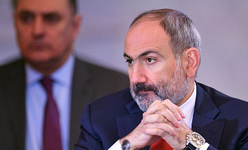 Пашинян толкает Армению на курс Украины, заявил Медведев