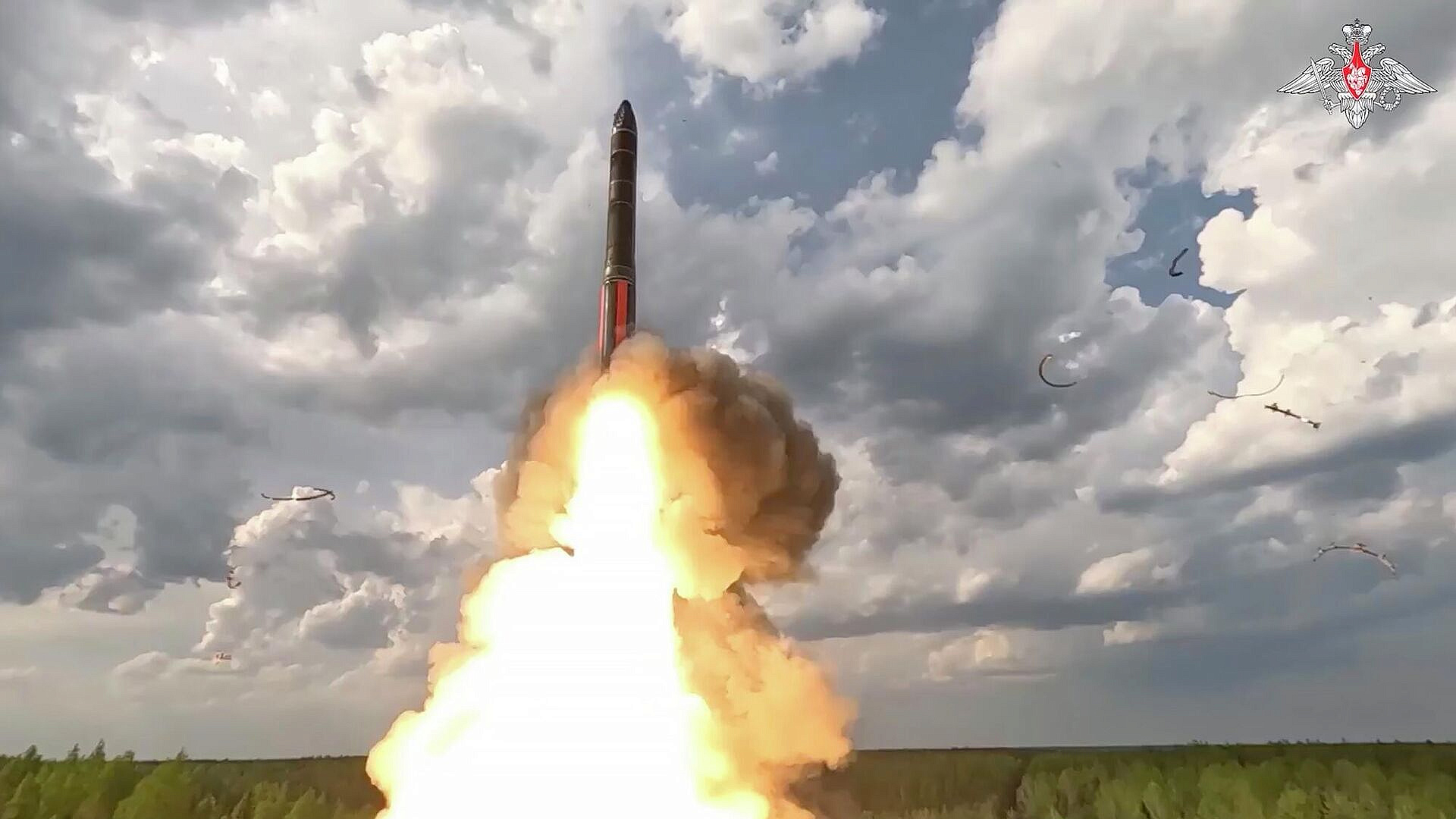 ВС России поразили катер и резервуары с ГСМ в порту в Одесской области